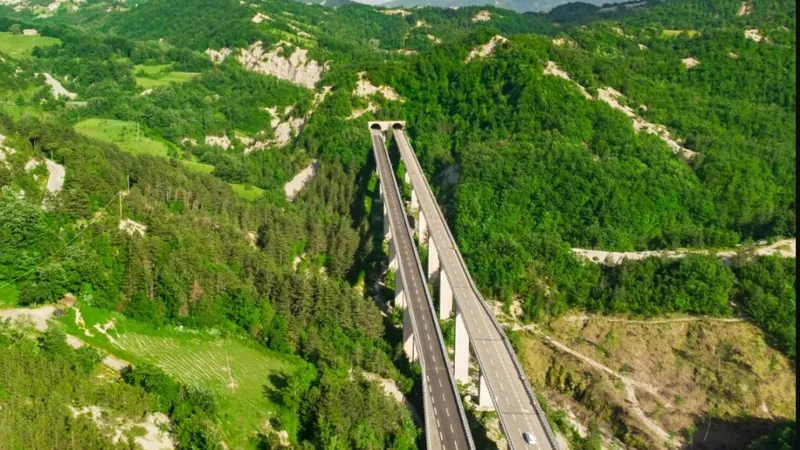 Licitație pentru lotul Ditrău-Grințieș, Autostrada A8 (sursa: ziaruldeiasi.ro)