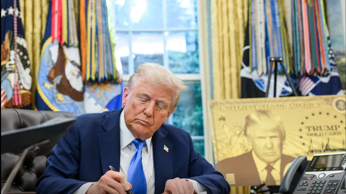 Trump vrea restricții pentru pașapoartele transgender (sursa: Facebook/The White House)