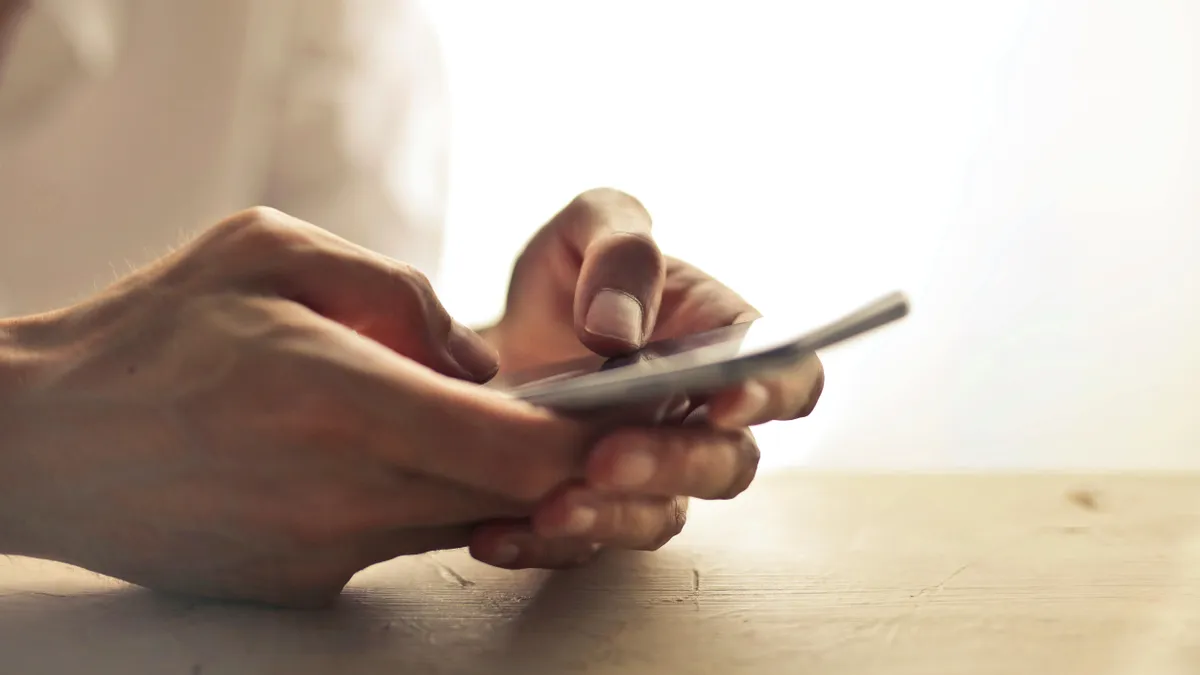 Escrocherie sentimentală online de 175.000 de euro (sursa: Pexels/Adrienn)