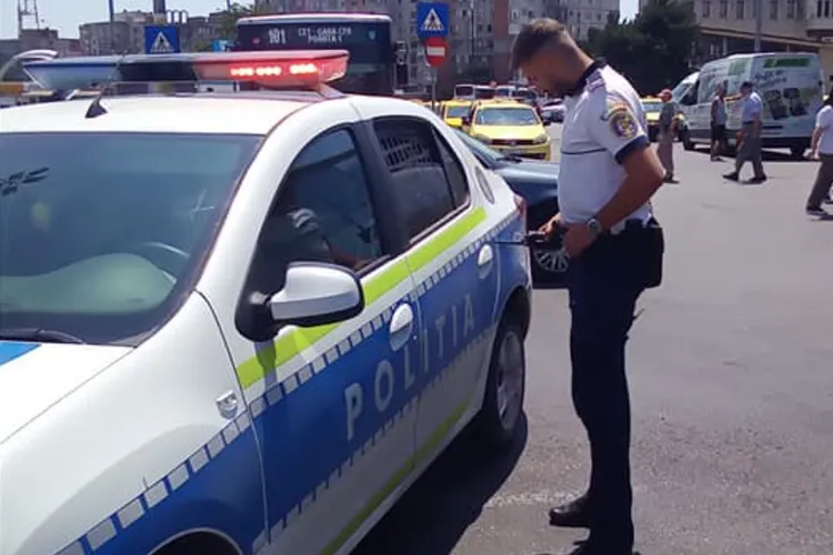 Polițiștii care încurcă traficul, claxonați legal (sursa: Facebook/Scripcariu Constantin Dumitru)