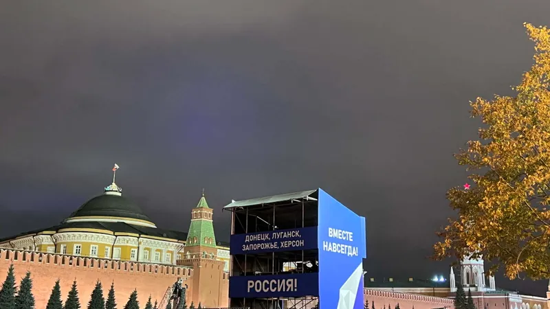 Putin sărbătorește cea mai mare anexare de teritorii de la al doilea război mondial cu un mega-spectacol în Piața Roșie Foto: Twitter