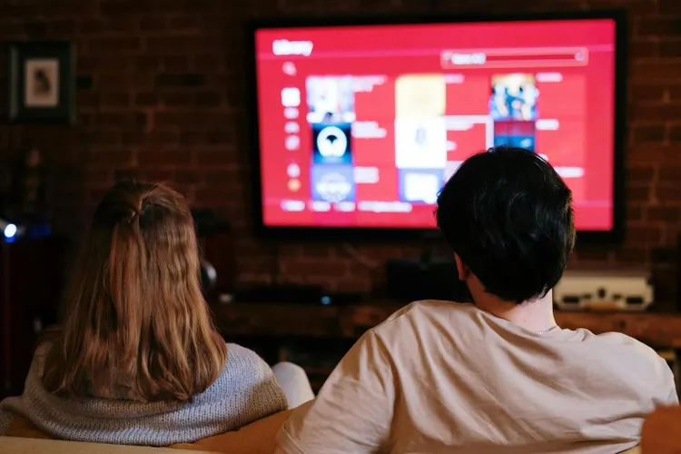Platformele de streaming video pierd abonați (sursa: Pexels/cottonbro studio)