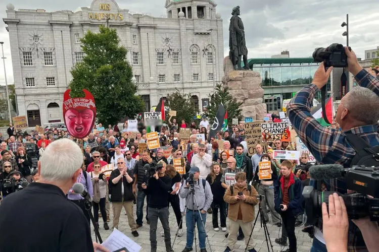 Trump vizitează Scoția, câteva proteste publice (sursa: BBC)