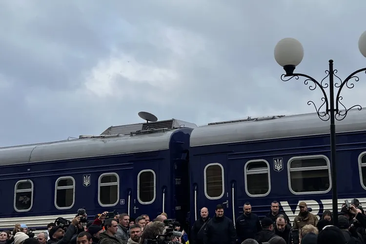 Starlink-ul lui Elon Musk va asigura internet în trenurile ucrainene Foto: Twitter