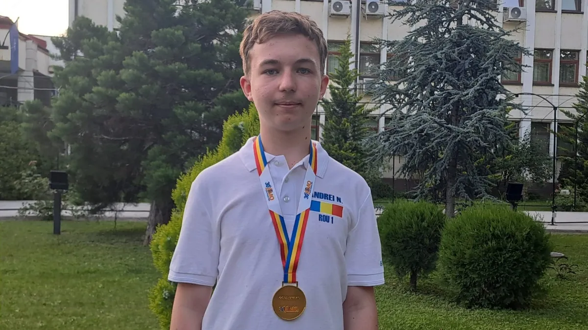 Andrei Nemțișor abia a terminat clasa a VIII-a, dar are deja multe medalii internaționale la matematică și informatică (sursa: ziaruldeiasi.ro)