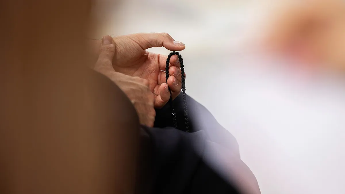 Preoții, contribuabili la sistemul de sănătate (sursa: basilica.ro)