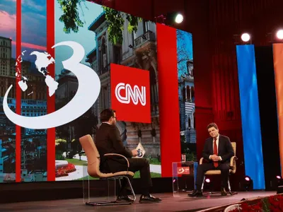 Cum a profitat Mihai Gâdea de prezența lui Nicușor Dan Foto: Captură video