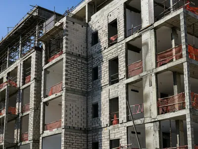 Avans dublu înapoi dacă dezvoltatorul nu predă la timp apartamentul, decizie de instanță (sursa: Pexels/Magda Ehlers)