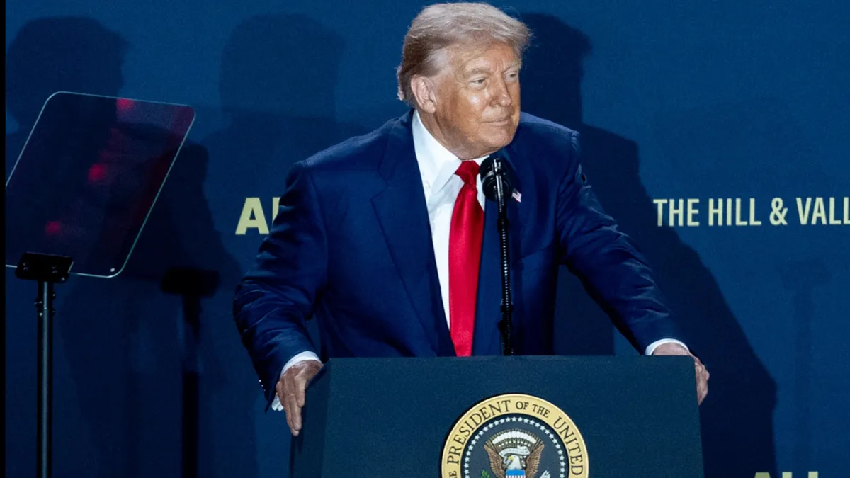 Trump anunță posibilă reducere militară în Iran  (sursa: Facebook/The White House)