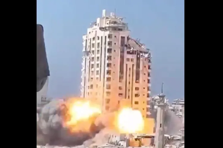 Israel bombardează blocurile turn din Gaza (sursa: X/Israel Katz)