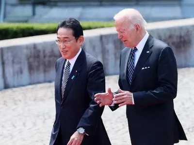 Un semnal către China: Japonia și Coreea de Sud participă la summit-ul NATO de la Madrid Foto: premierul Japoniei, Fumio Kishida și președintele SUA, Joe Biden