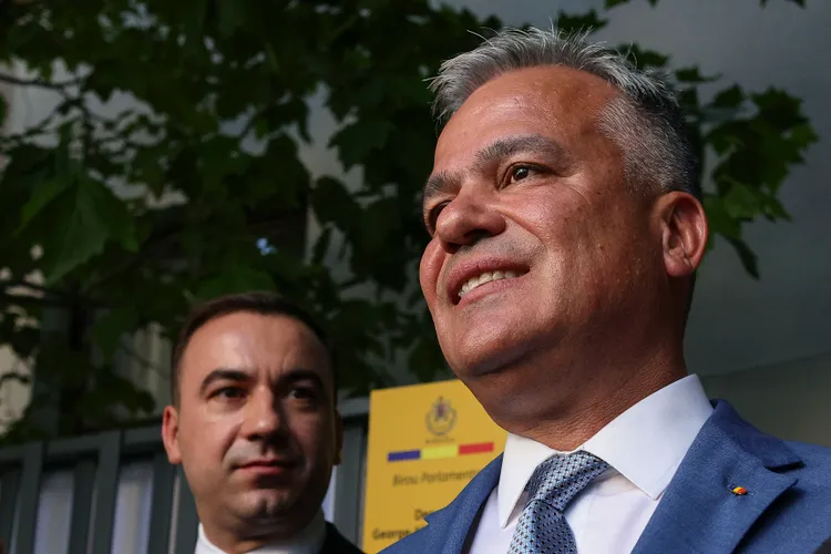 Guvernul Veștea a fost respins. AUR nu l-a votat, deși Veștea s-a umilit negociind cu Simion