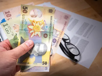 Noua lege a salarizării, pe înțelesul tuturor: ce este „diferența tranzitorie” și cum pot îngheța salariile