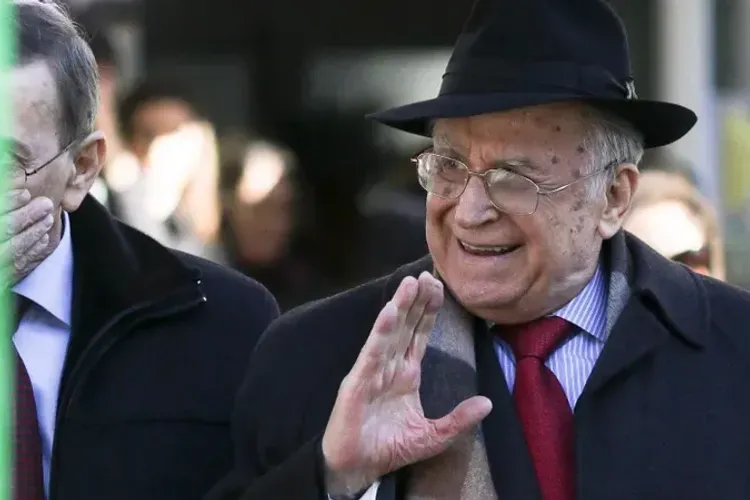 Doliu național pentru Iliescu, USR protestează (sursa: Inquam Photos/Octav Ganea)