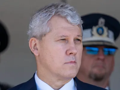 EXCLUSIV Scandalul armei de asalt prin SAFE: Predoiu și Cotroceniul insistă pentru Sig Sauer, deși România are oferte clare de la Heckler & Koch și FN Herstal
