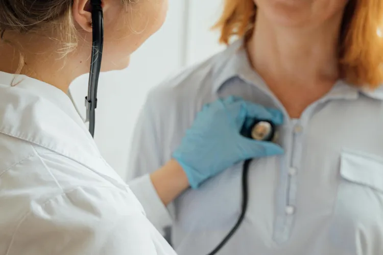 Medicii de la sat, copleșiți de numărul pacienților (sursa: Pexels/Antoni Shkraba Studio)