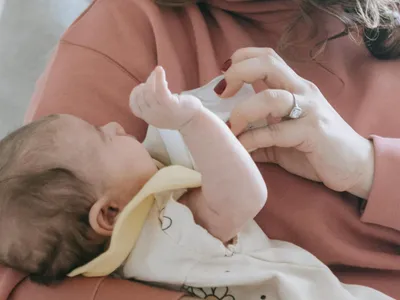 Nestlé retrage loturi masive de lapte praf (sursa: Pexels/Sarah Chai)