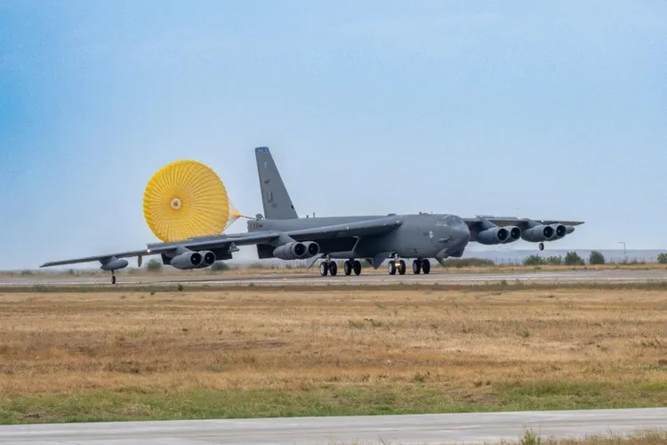 Bombardierele B-52 au aterizat în România Foto: U.S. Air Force/ Seth Watson.