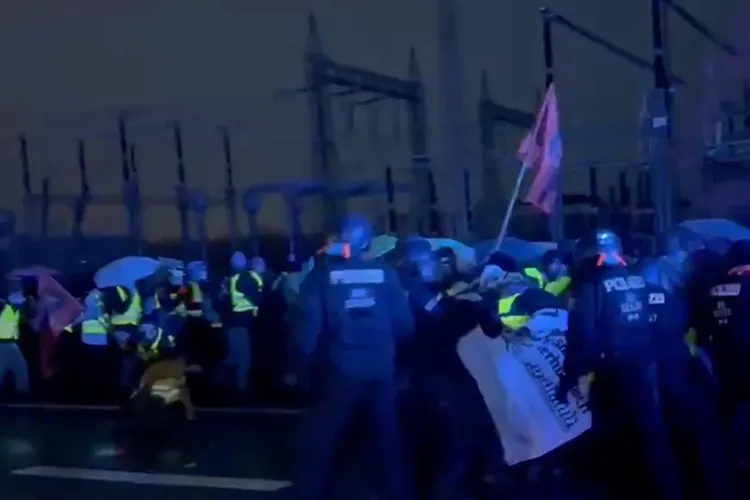 Proteste violente la congresul tinerilor AfD (sursa: NiUS)