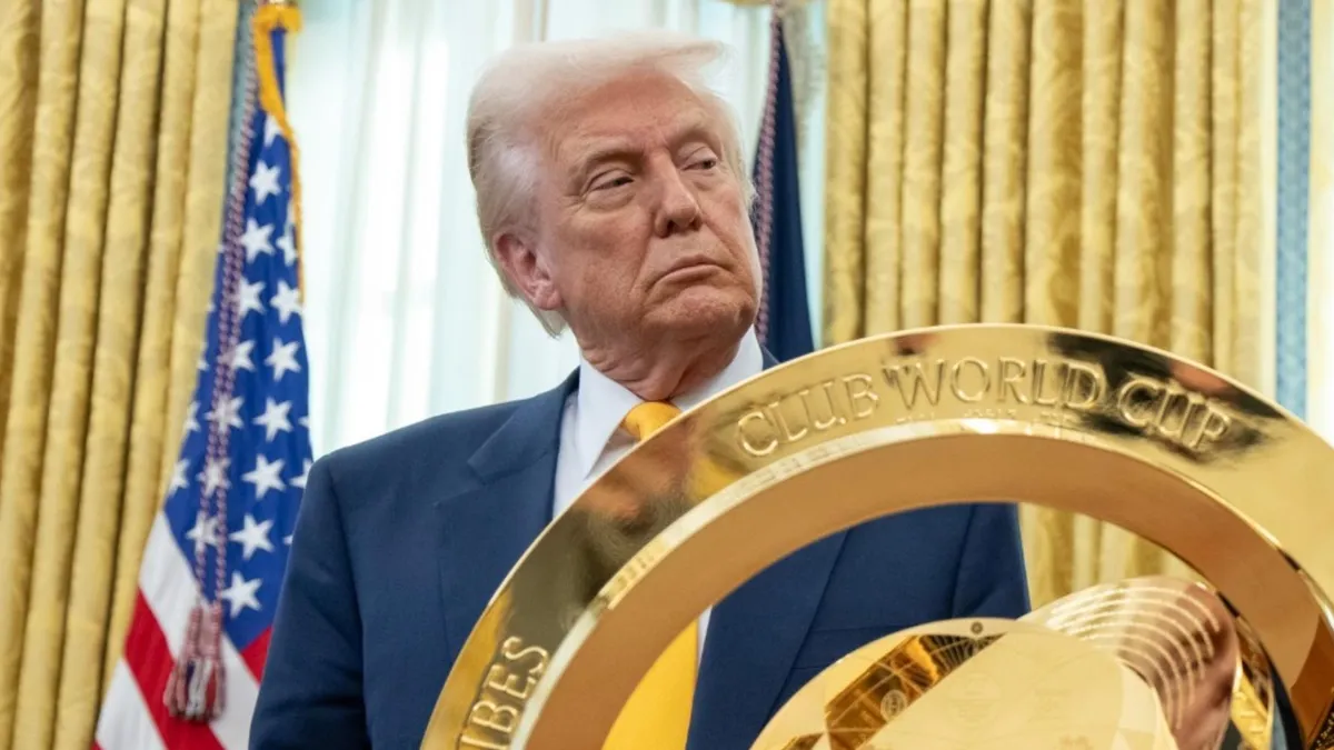 Transformarea Biroului Oval în stilul Trump (sursa: Facebook/The White House)