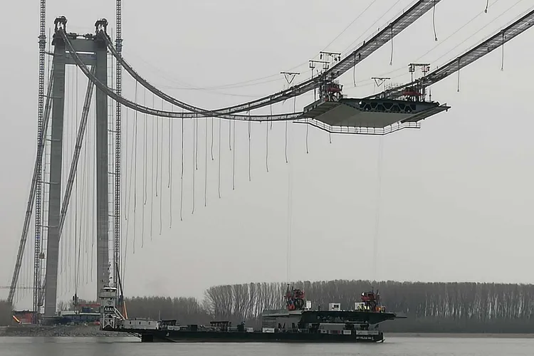 Podul peste Dunăre de la Brăila, gata în proporție de 60% Foto: Facebook Pod Susbendat Brăila