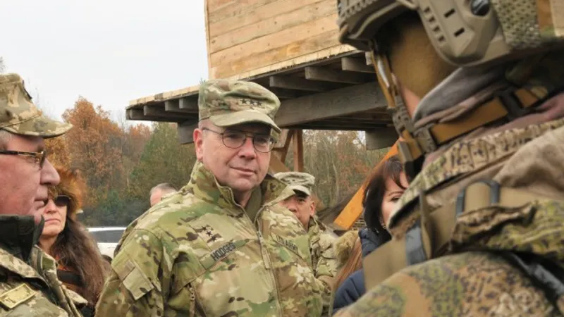 România trebuie să reziste două săptămâni până vin aliații din NATO, spune generalul Hodges Foto: Army.mil