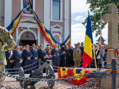 Mii de bugetari au salarii mai mari decât președintele Foto: Facebook