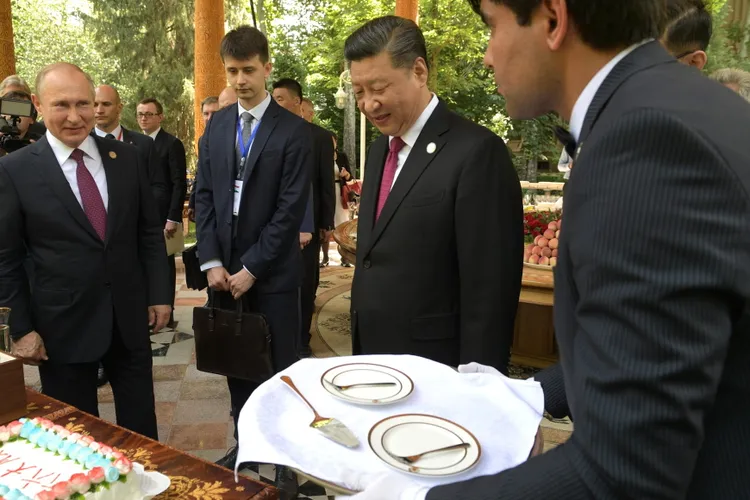 Disperare la Beijing și Moscova: ca să se întâlnească cu Putin, Xi Jinping acceptă să iasă din China după mai bine de doi ani