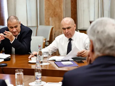 Salariul mediu net al bugetarilor din administrație a scăzut  Foto: Facebook