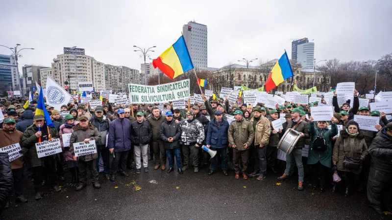 Protest al silvicultorilor la Ministerul Mediului (sursa: Facebook/Silviu Geana)