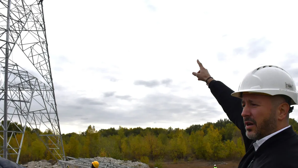 Bolojan sugerează că corupția Transelectrica, condusă de clientul PSD, blochează piața de energie Foto: Facebook