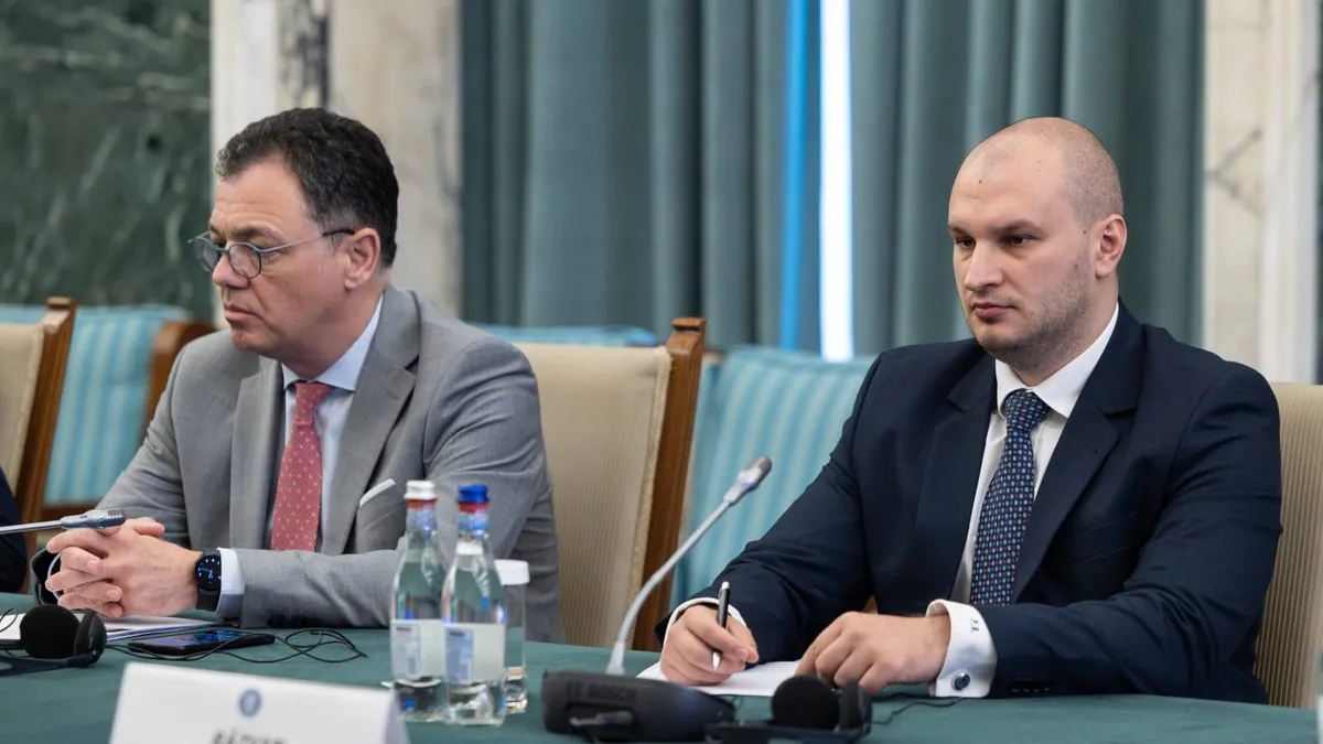 Tânărul pus șef la Romarm: protejat al lui Radu Oprea (PSD), și-a cosmetizat CV-ul pentru a avea măcar zece ani de muncă (sursa: Facebook/Razvan Pîrcălăbescu)