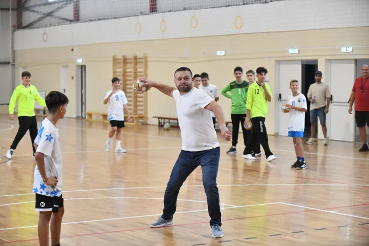 Intenția de vot pentru Ciucu, în creștere, potrivit CURS Foto: Facebook