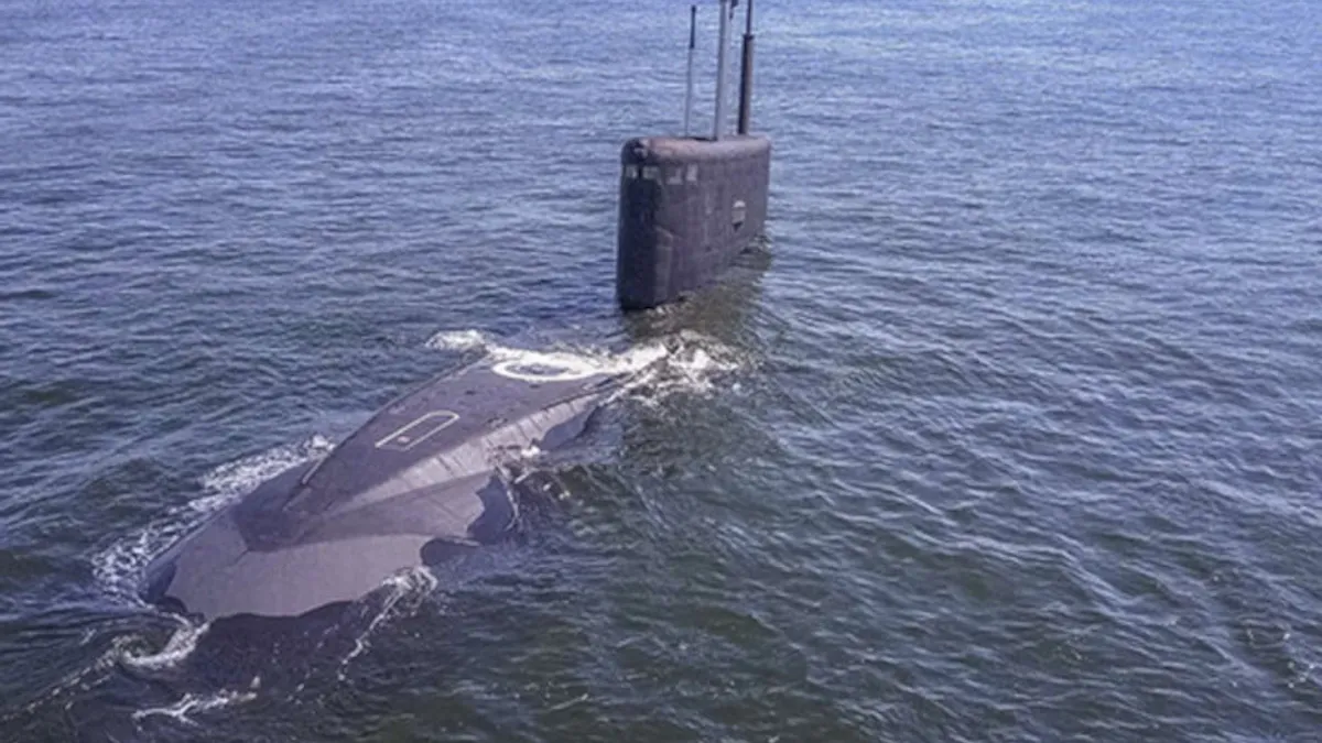 Rusia lansează rachete de pe submarinele din Marea Neagră Foto: hisutton.com