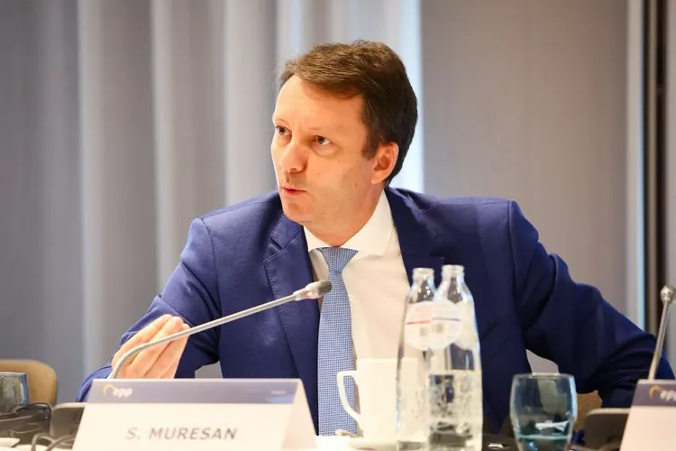 VIDEO Credeți că mi-a plăcut să candidez pe listă comună cu PSD la europarlamentare? (Siegfried Mureșan, invitat la podcastul "Cum e, de fapt?"