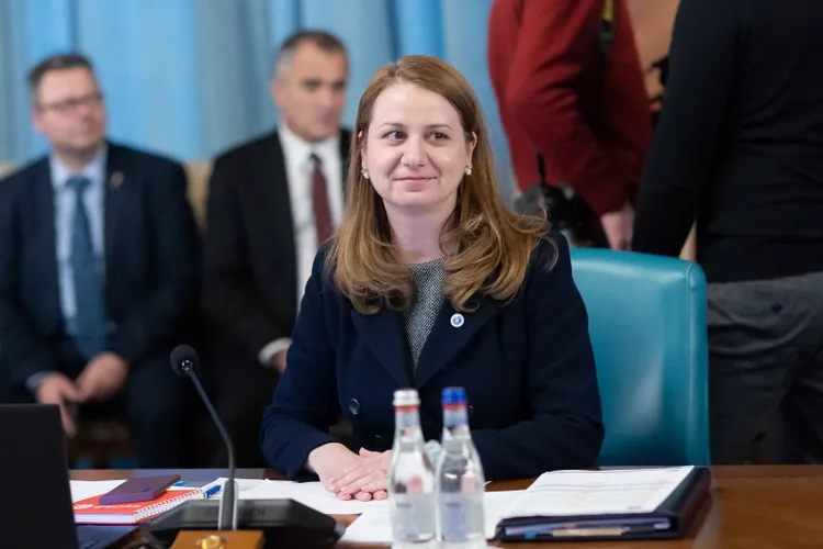 Protejarea mediului, în noua programă școlară (sursa: Facebook/Ligia Deca)