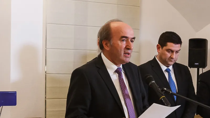 Tudorel Toader, pensie specială: 8.400 euro (sursa: Facebook/Universitatea „Alexandru Ioan Cuza" din Iași)