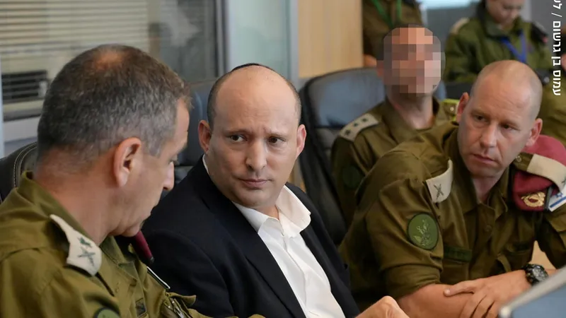 Fostul premier israelian Naftali Bennett s-a prezentat la unitatea sa militară Foto: Facebook