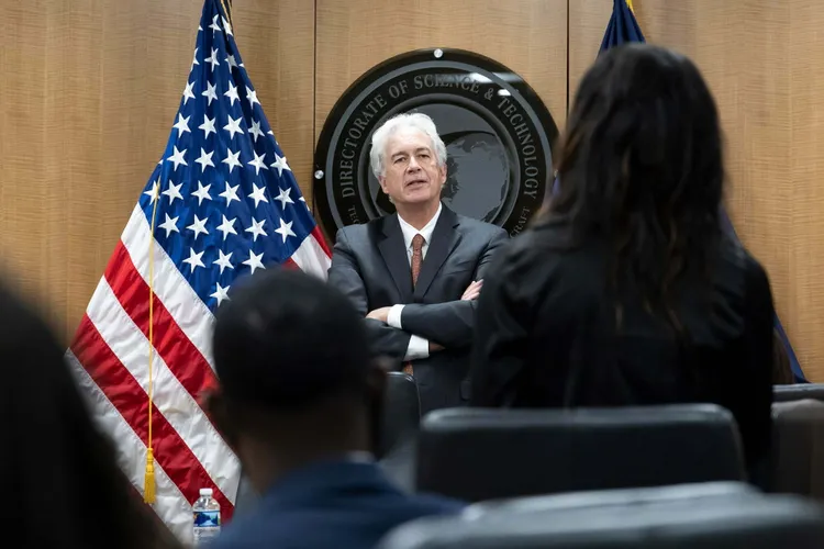 Șeful CIA, William Burns, avertisment îngrijorător: un Putin disperat ar putea folosi arme atomice „tactice” Foto: Facebook CIA