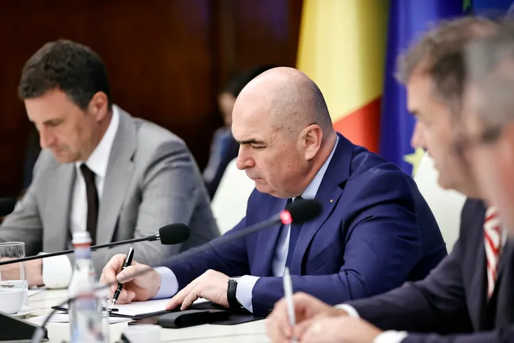 Surpriză: numărul bugetarilor din administrația centrală a crescut în iulie, față de iunie Foto: Facebook