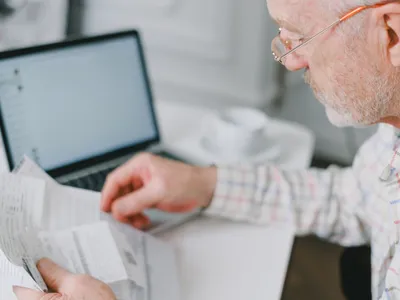 Pensionarii pot pierde bani definitiv din greșeala Casei de Pensii: cum evitați termenul de prescripție