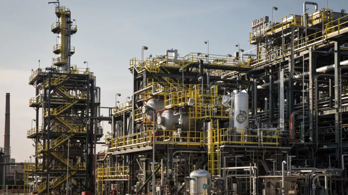 Criza apei din Prahova ar putea duce la explozia prețurilor la carburanți Foto: OMV Petrom