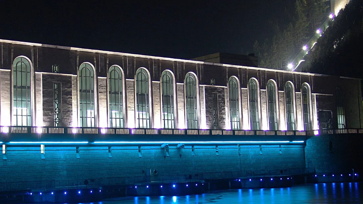 Bonusuri uriașe la Hidroelectrica fiindcă apa „curge de la deal la vale”, dezvăluie Bolojan Foto: Hidroelectrica