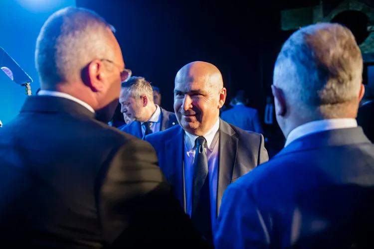 Bolojan sugerează conducerii PNL să demisioneze rapid Foto: Facebook