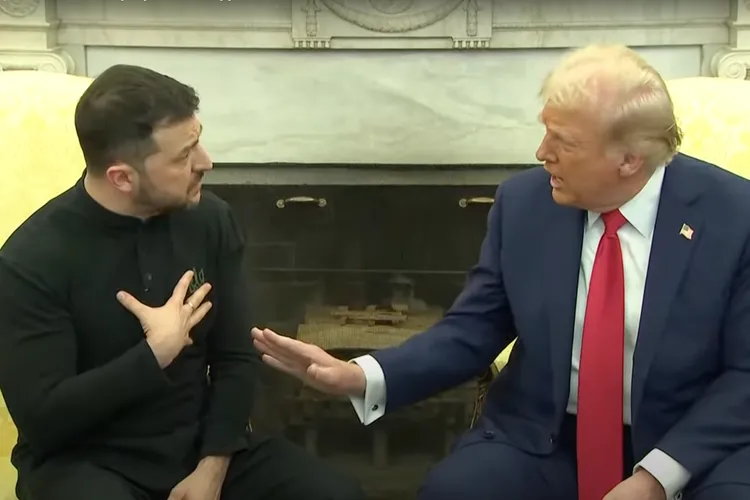 Conflict dur Zelenski, Trump, JD Vance la Casa Albă, în fața presei (sursa: YouTube/Guardian News)