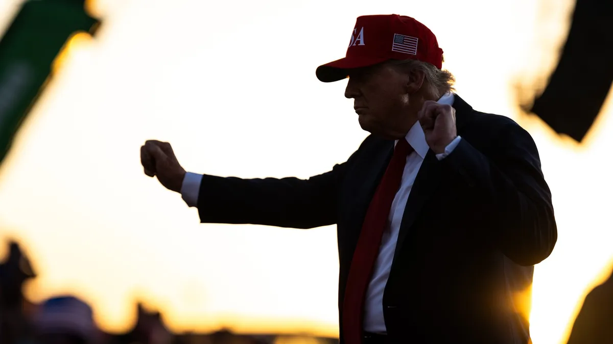 Trump avertizează Rusia: zece zile rămase (sursa: Facebook/The White House)