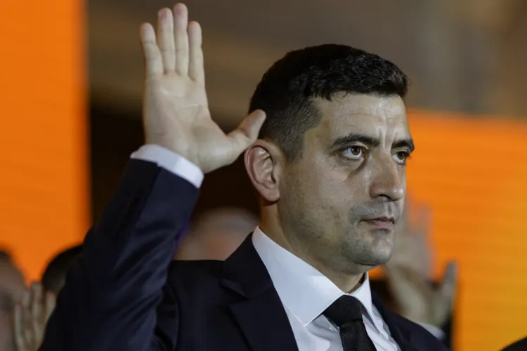 George Simion mi-a oferit “casă“ de 35.000 de euro, dar cu o condiție: să semnez pentru susținerea “planului“ său. Cum funcționează escrocheria candidatului AUR