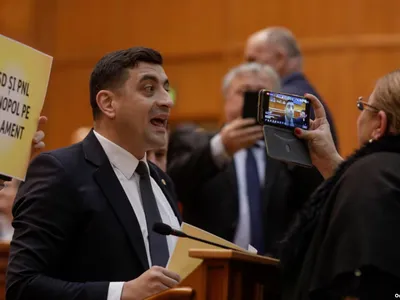 Traditionale urari de Crăciun între suveraniști: „Domnu Simion, uitați scroafa” Foto: Facebook