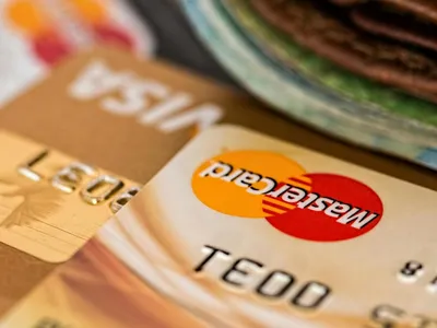 Folosirea cardului de credit fără dobândă (sursa: Pexels/Pixabay)