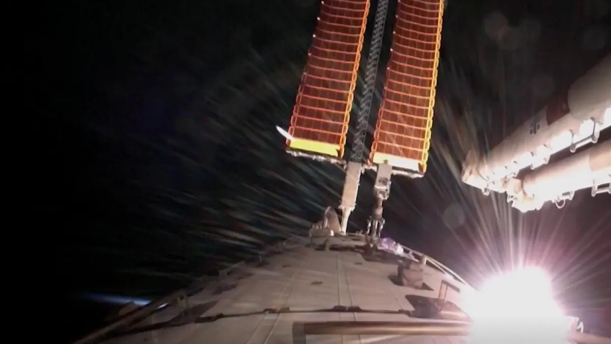 Fisuri descoperite în capsula Shenzhou-20 chinezească (sursa: space.com)